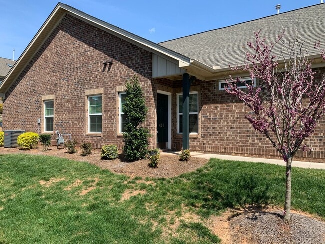 Photo - 3 Bedroom, 2 Bathroom One Level Townhome i...
