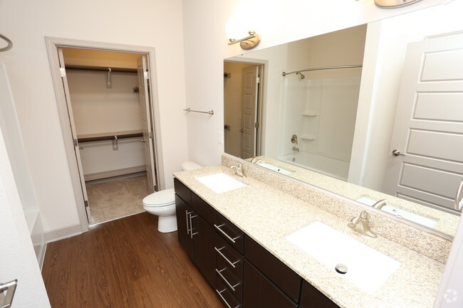 Commodore Master Bathroom