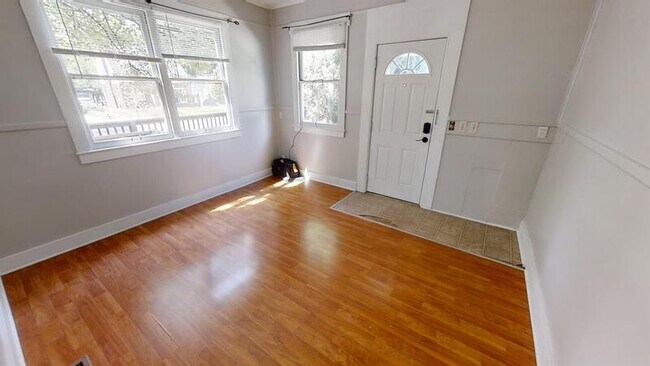 Photo - 900 Woodlawn Ave Unidad Entire