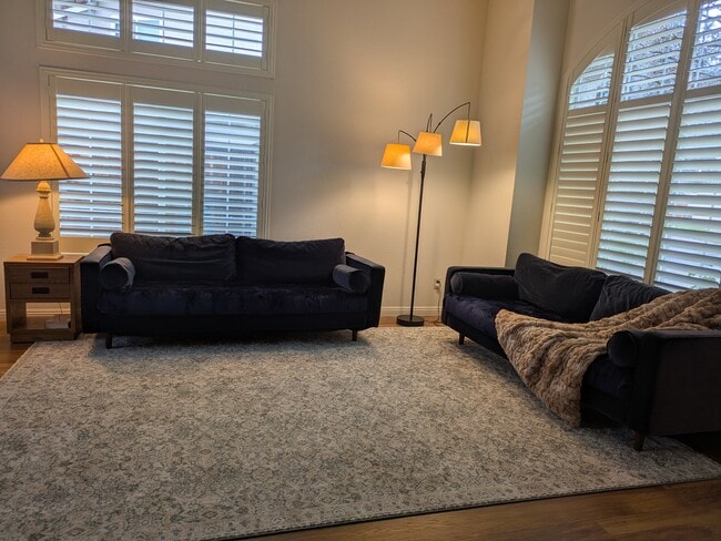 Photo - 105 Donegan Ct