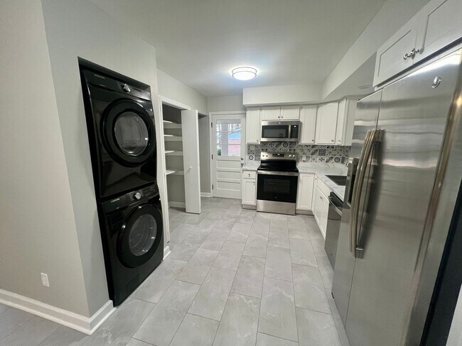 Photo - Lovely 3 Bedroom / 2 Bathroom Renovated Ranch Home for Rent