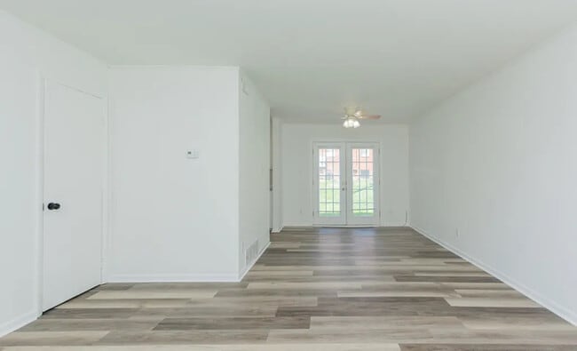 Room in Townhome on Greenbriar Rd