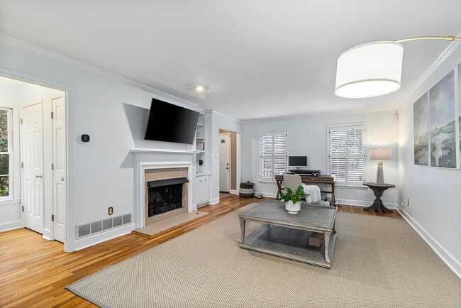 Photo - 104 Terrace Dr NE