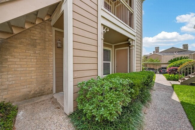 Photo - 1860 White Oak Dr Unidad 311