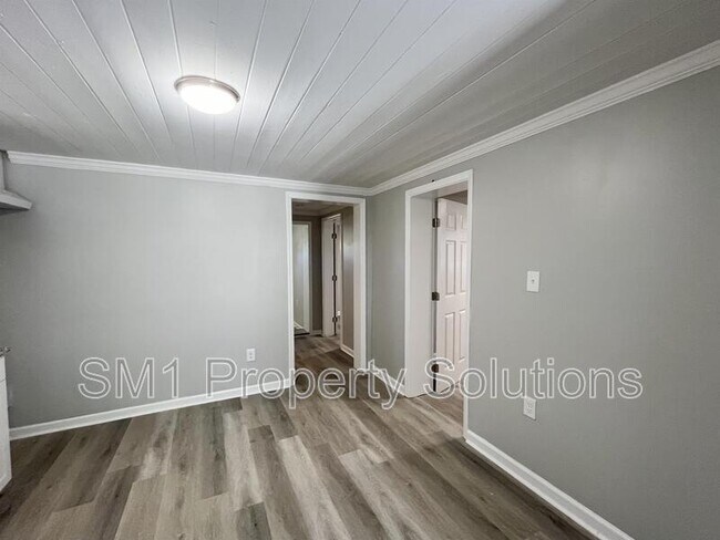 Photo - 871 W 11th St