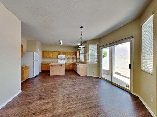 Photo - 9016 W Magnolia St