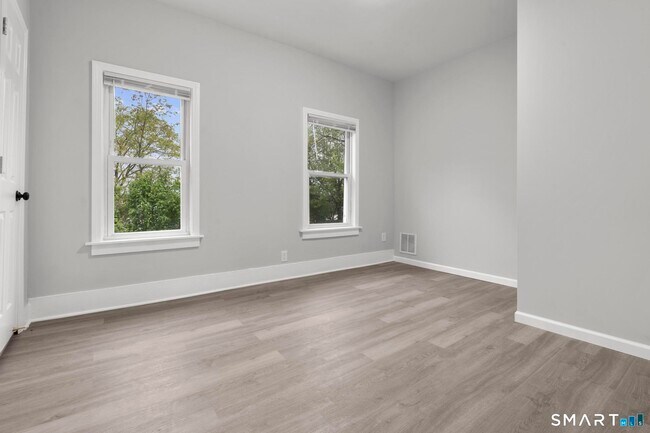 Photo - 20 Waverly St