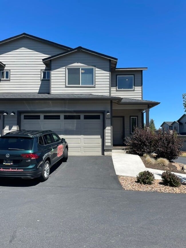 Building Photo - Like new construction near St. Charles! W/S/G included!