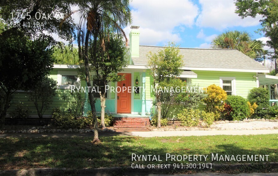 Photo - 1745 Oak St