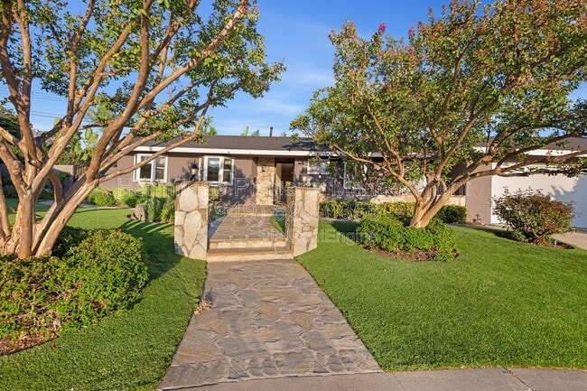 Building Photo - 1226 E Ensign Cir