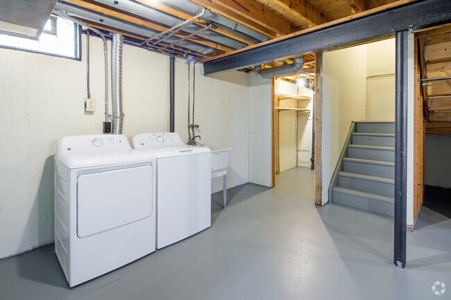 3 BR, 1.5 BA - Townhouse, 1010 SF - South Glen