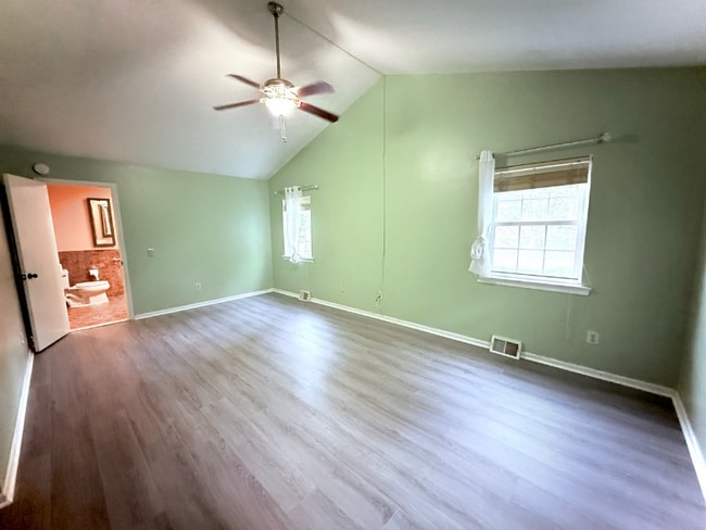 Photo - 365 Saybrook Ln