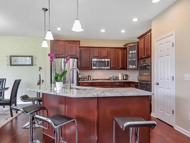 Photo - Beautiful 5bed home in apple valley! Dont miss this one!