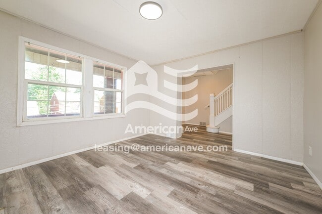2712 Versailles Ave