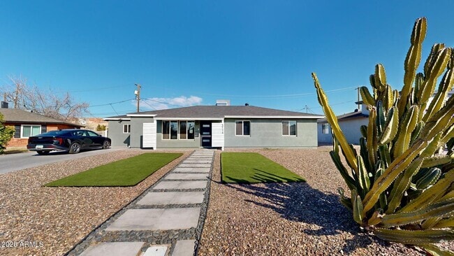 Building Photo - 3714 E Amelia Ave Rental