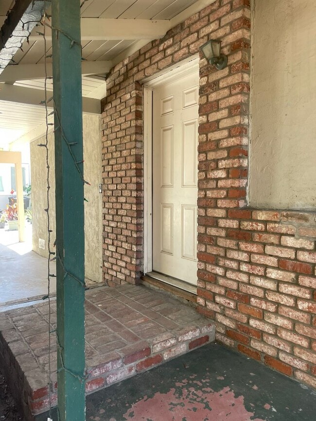Building Photo - gemini1013/1015 - 8.5/$450/10 - B Unit 1015