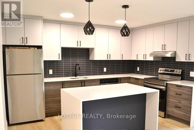 Photo - 503 Athlone Ave