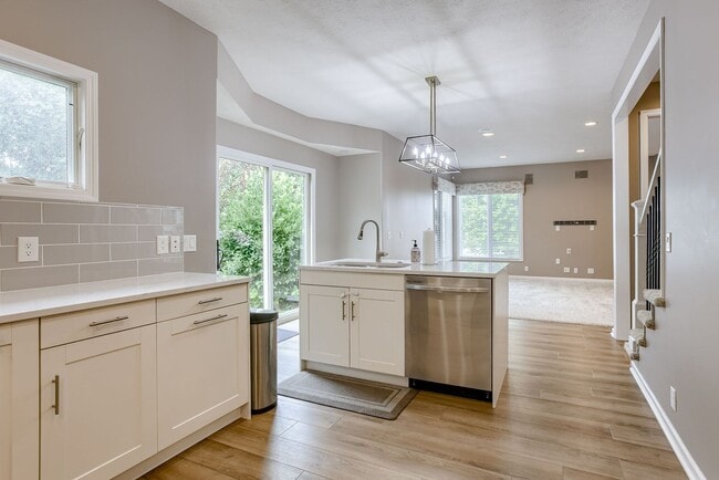 Photo - Must See West Omaha 5 Bedroom!!