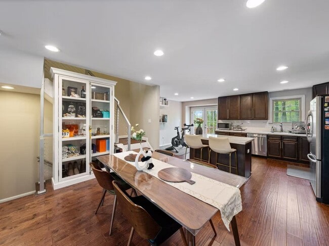 Photo - 1337 Templeton Pl