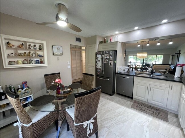 Photo - 11282 Green Lake Dr Unidad 202