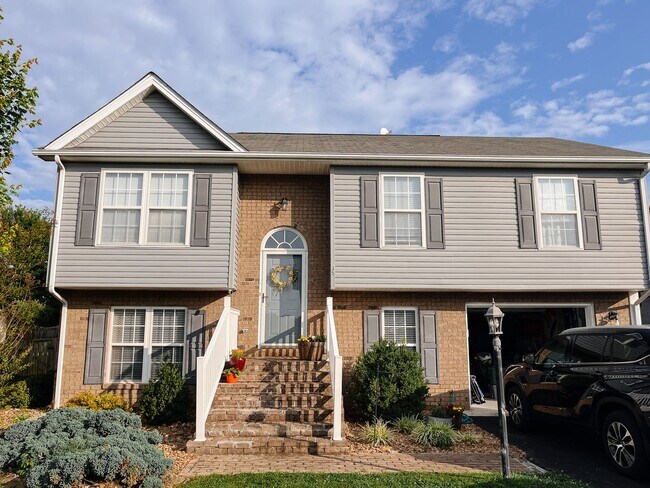 Photo - Updated 4 bedroom, 3 bath Home in Christiansburg