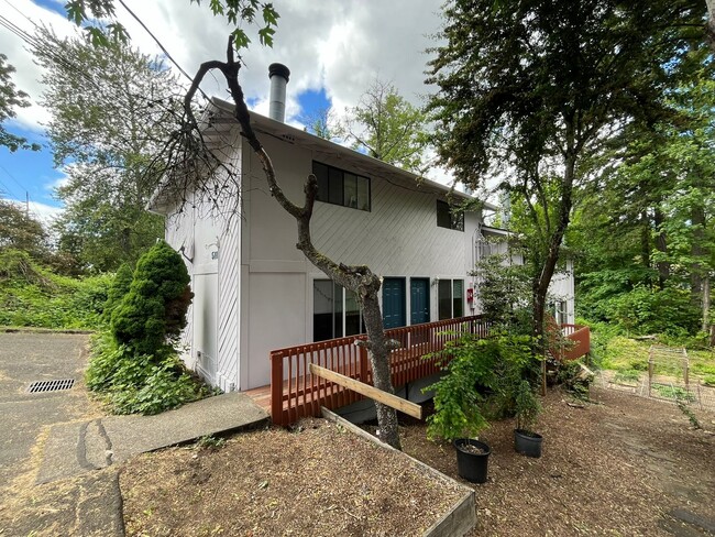 Fully Remodeled Unit! New LVP flooring, Ca... - Fully Remodeled Townhome Unit! New LVP flooring, Ca...