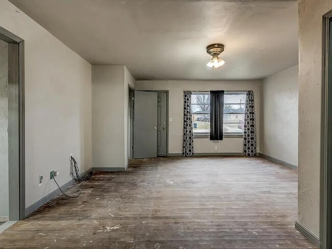 Photo - 1427 E Broadway St