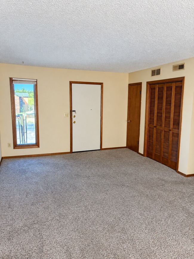 Building Photo - 122 N Brunswick St Unit 122 - D