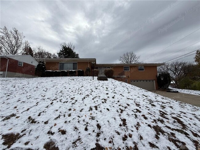 Building Photo - 2650 Loris Dr