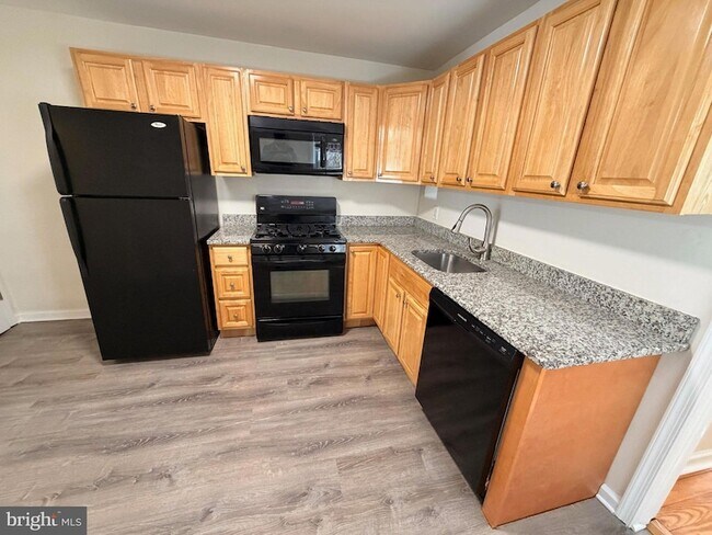 Photo - 2045 Snyder Ave