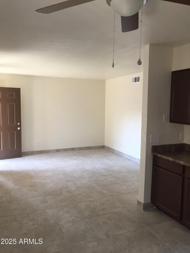 Photo - 1222 E Mountain View Rd Unidad 108