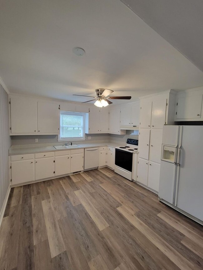 Photo - Spacious 3 Bed, 2 Bath Home in Graham, NC ...