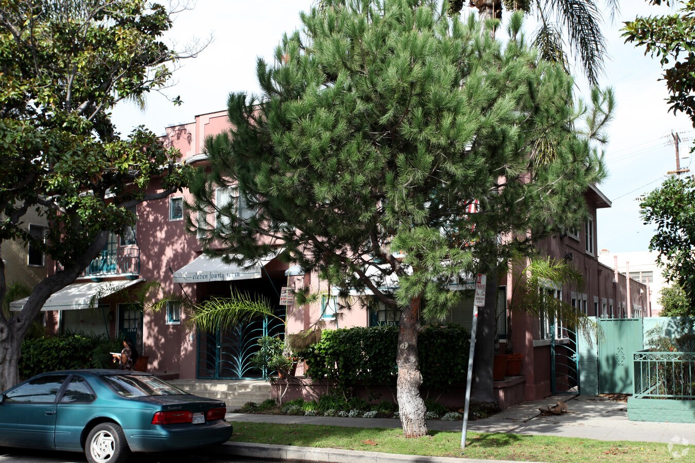 Photo - 1147 E 3rd St Apartments