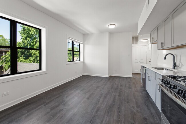 Photo - 3058 W Cortland St Unit 103