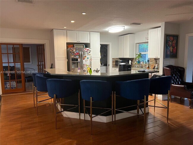 Photo - 1040 Lyons Park Dr