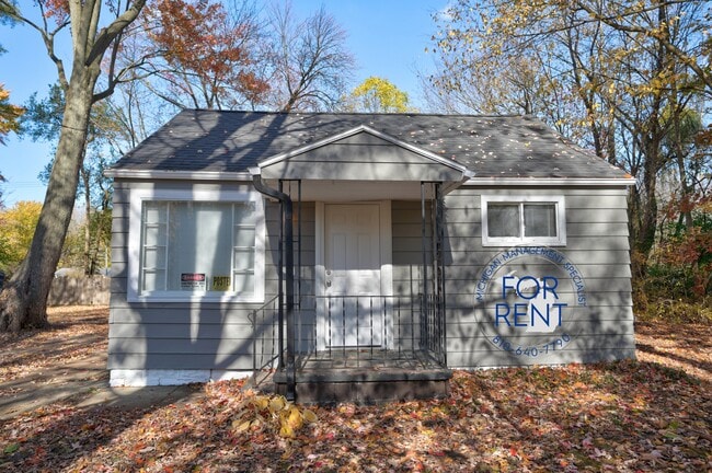 Building Photo - 2429 Lincoln Manor Dr