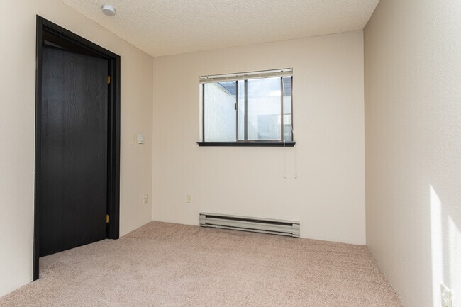 2BR, 1BA - 950SF - Park 3025