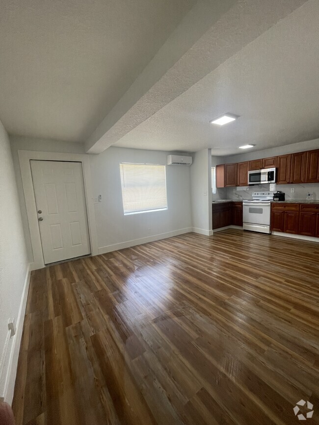 Building Photo - 646 Latona Ave Unit 645 Latona Ave  2 Rental