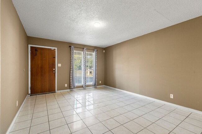 Photo - 9407 N Creek Dr