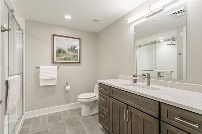 Photo - 205 Lakeshore Dr