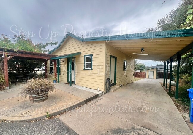 Photo - 816 Oneida St