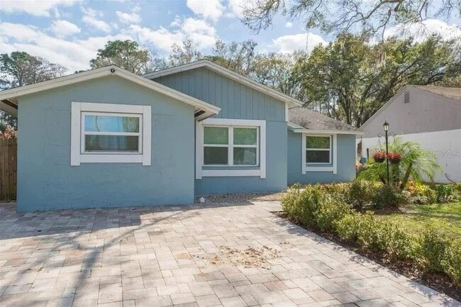 Building Photo - 2804 Cedaridge Dr