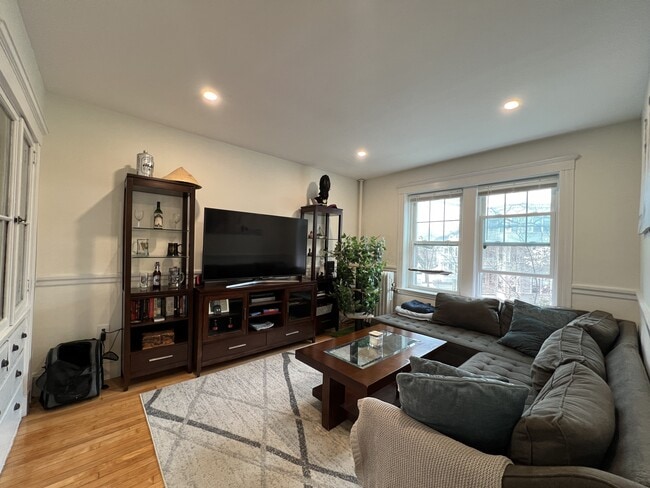 Photo - 269 Huron Ave Unit 4
