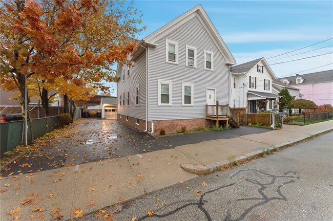 Photo - 108 Waterman Ave Unidad 1