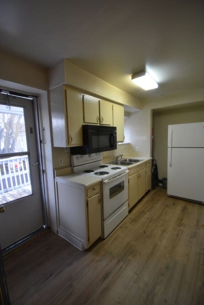 Building Photo - TAIT 112 Unit WATERHOUSE 112-3