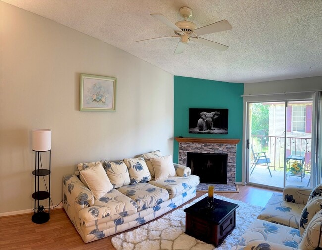 Building Photo - 2120 El Paseo St Unit 310 Rental