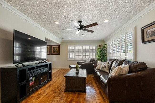 Photo - 513 E Hillsdale St