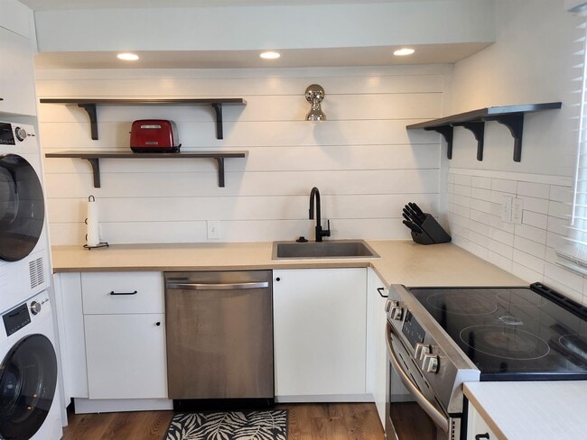 Photo - 353 11th St S
