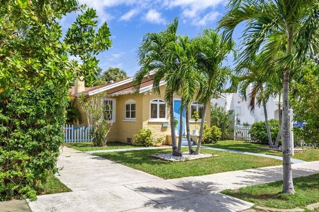 Building Photo - Charming 2-Bed With Backyard Oasis In West Palm Beach!