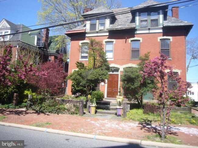 Building Photo - 209 W Chestnut St Rental